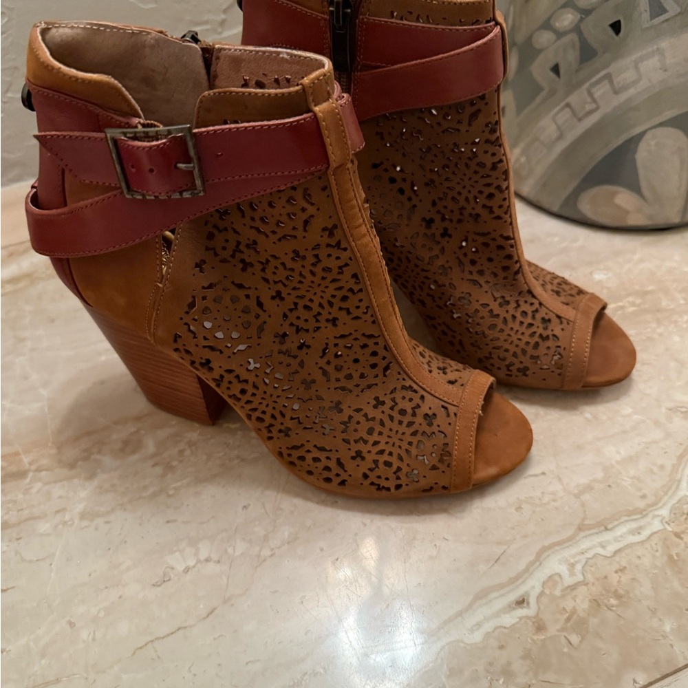 Vince Camuto tan bootie heeled sandals